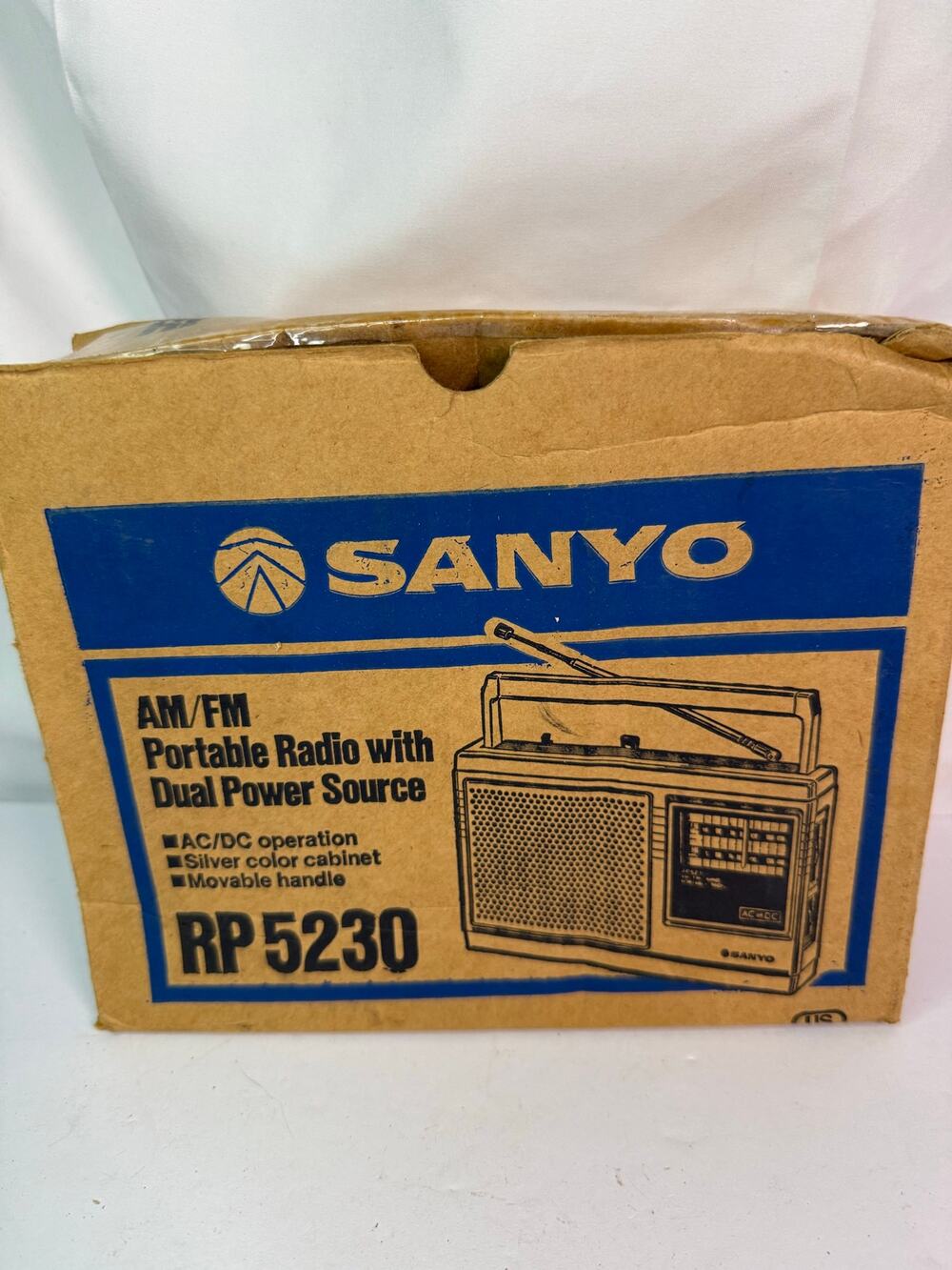ORIGINAL VINTAGE Sanyo RP 5230 AM FM Portable Radio AC/DC WORKS! Open box